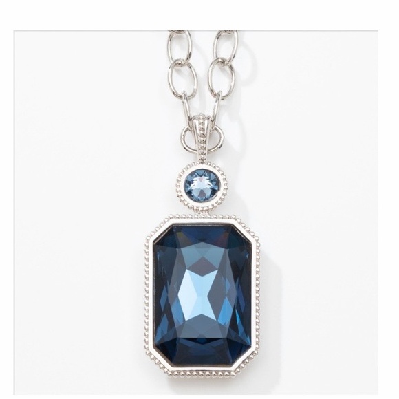 Elegant Blue and Silver Crystal Pendant Necklace
